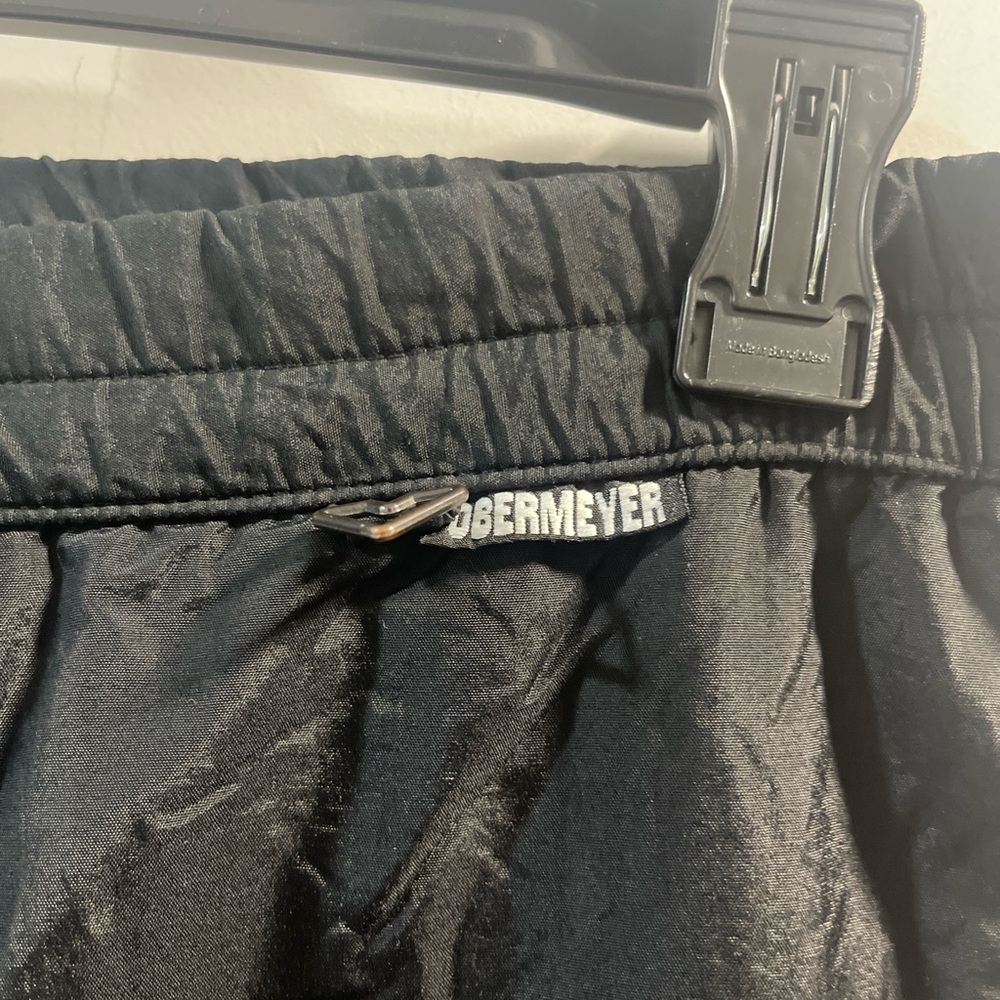 Obermeyer Women’s Black Joggers Snow ❄️ Pants Have Small Damage To The Button - Picture 4 of 7